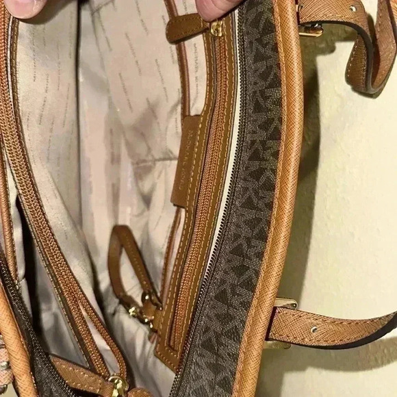 Michael Kors Logo tote bag - Picture 7 of 12